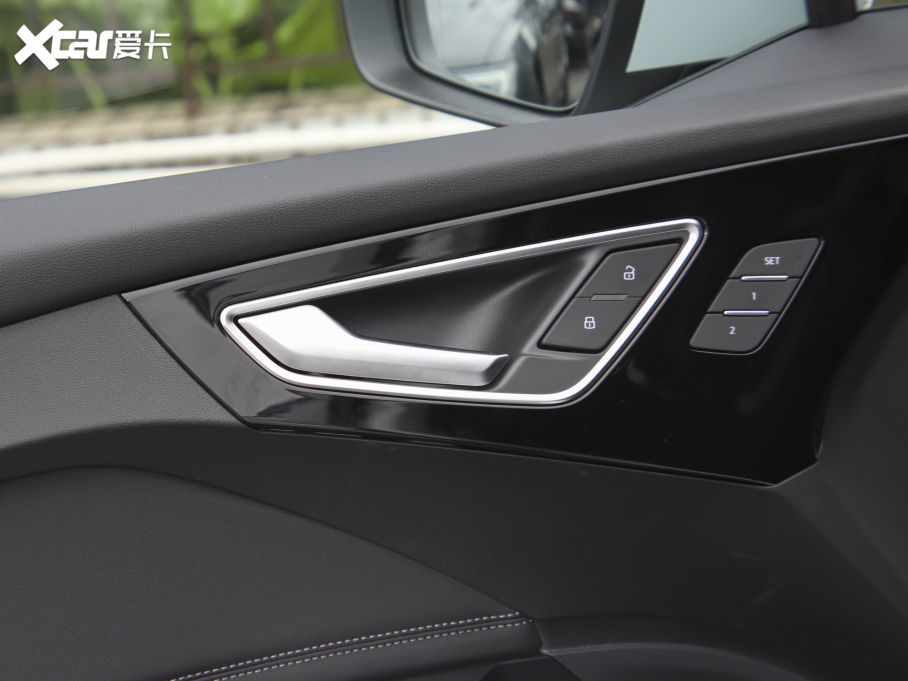 2022WQ4 e-tron 40 e-tron а