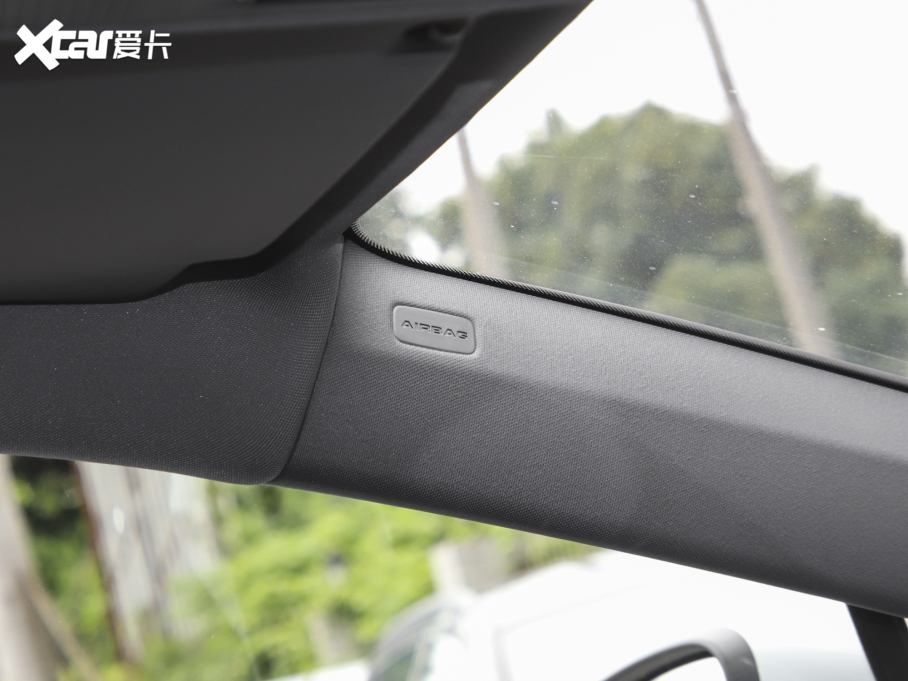 2022?yun)WQ4 e-tron 40 e-tron (chung)а