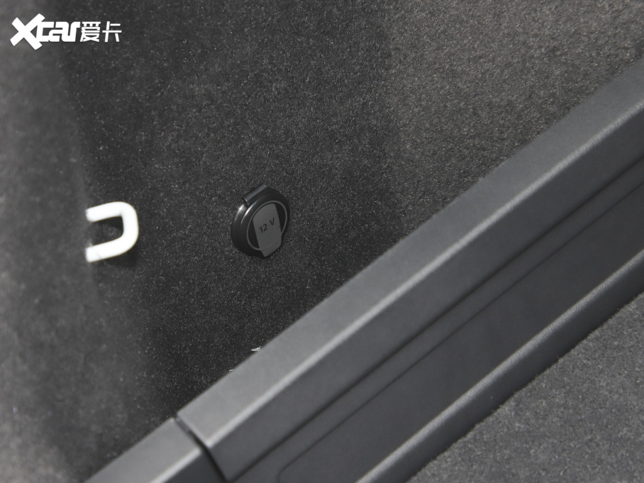 2022WQ4 e-tron 40 e-tron а