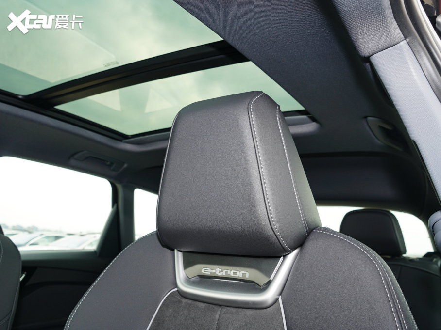 2022WQ4 e-tron 40 e-tron (chung)