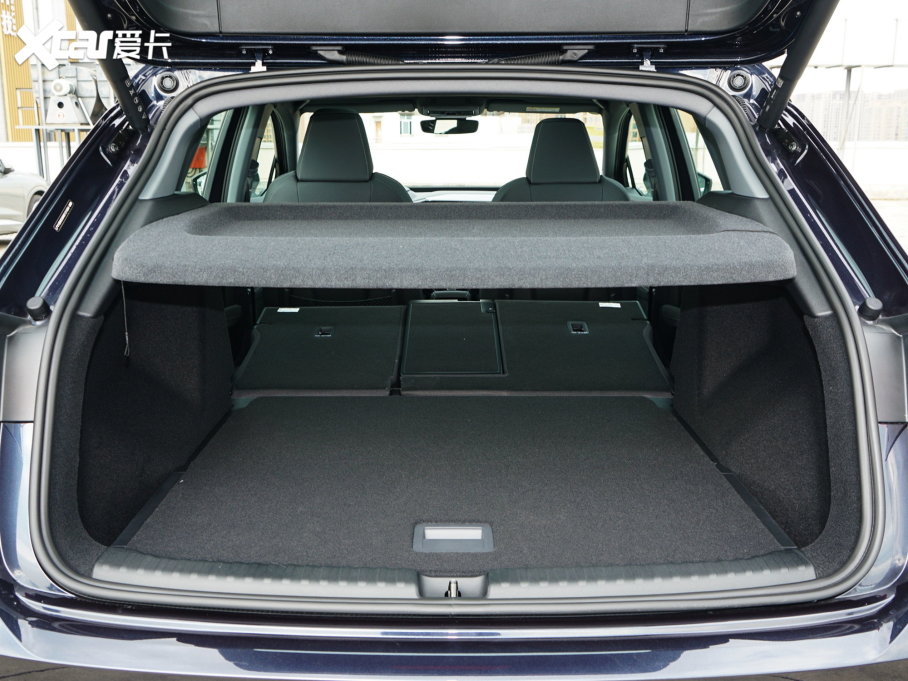 2022WQ4 e-tron 40 e-tron (chung)