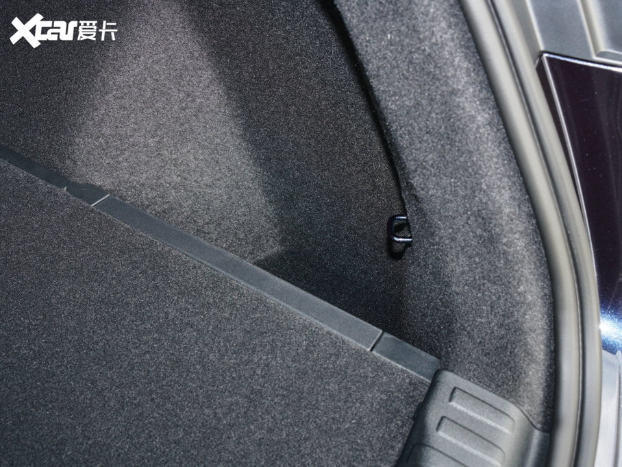 2022?yun)WQ4 e-tron 40 e-tron (chung)