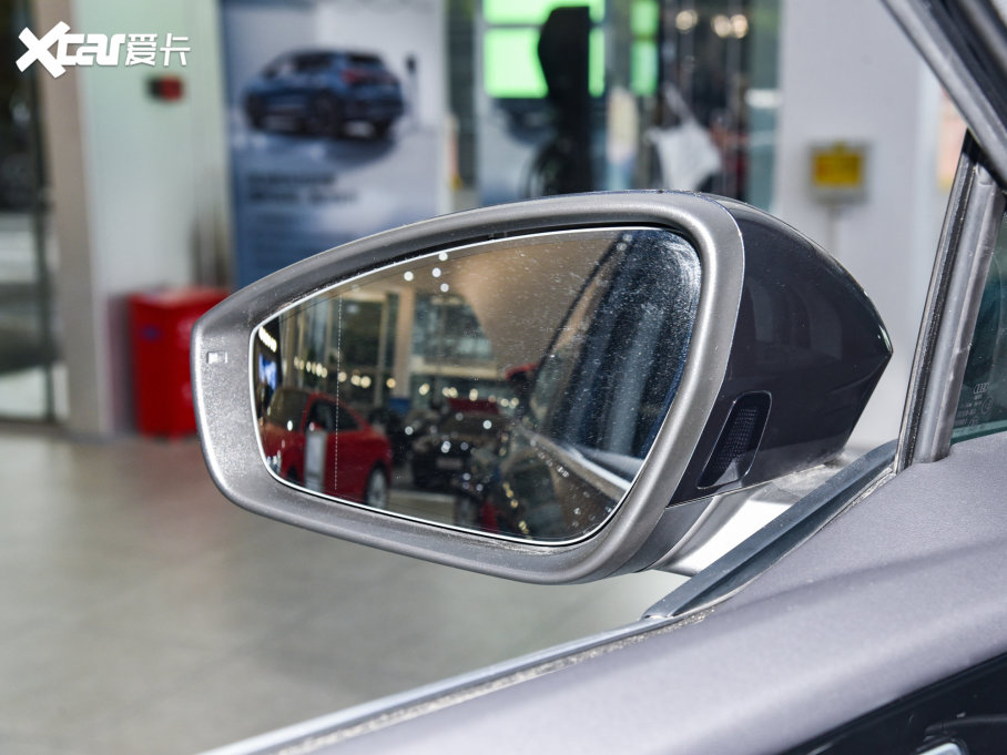 2022WQ4 e-tron 50 e-tron quattro 