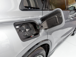 202240 e-tron  (ji)^