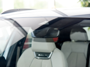 202240 e-tron  (ji)^