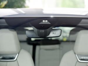 202240 e-tron  (ji)^