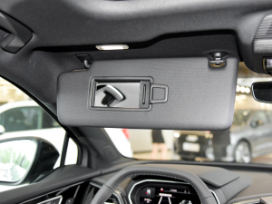 202240 e-tron  ꖰ壨