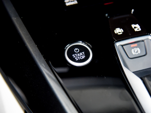 202240 e-tron  п؅^