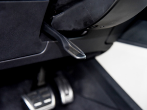 202240 e-tron  п؅^