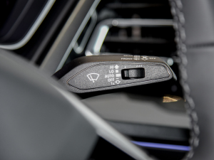 202240 e-tron  п؅^