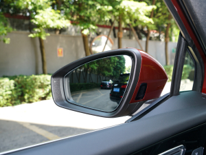 202250 e-tron quattro  ^