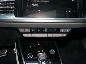 202250 e-tron quattro  {(dio){(dio)(ji)