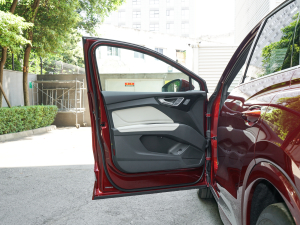 202250 e-tron quattro  {λ܇T