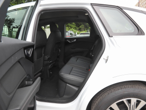 202240 e-tron а ſg