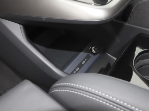 202240 e-tron (chung)а g