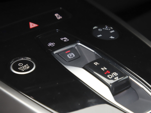 202240 e-tron а v܇Ƅ