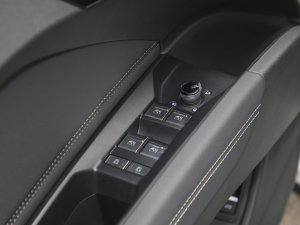 202240 e-tron (chung)а п؅^(q)