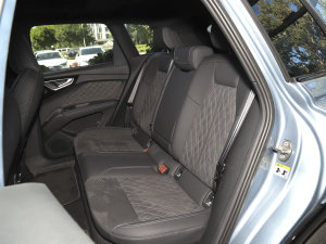 202250 e-tron quattro (chung) 