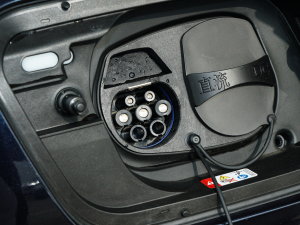 202240 e-tron (chung) (x)(ji)^