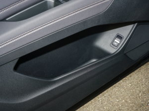 202240 e-tron (chung) ǰTg