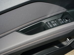 202240 e-tron (chung) g