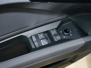 202240 e-tron (chung) {܇ƅ^(q)	