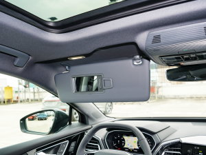 202240 e-tron  ꖰ壨