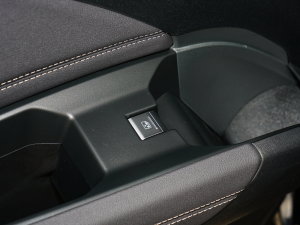 202240 e-tron (chung) ܇ƅ^(q)