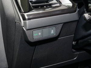 202240 e-tron  п؅^