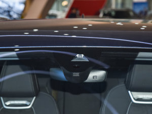 202250 e-tron quattro  ^