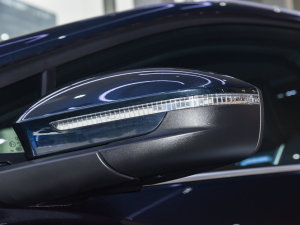 202250 e-tron quattro  ^