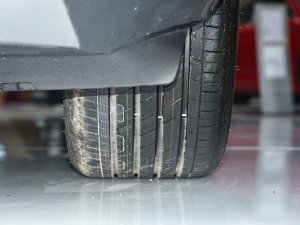 202250 e-tron quattro  ^