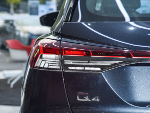 202250 e-tron quattro  ^