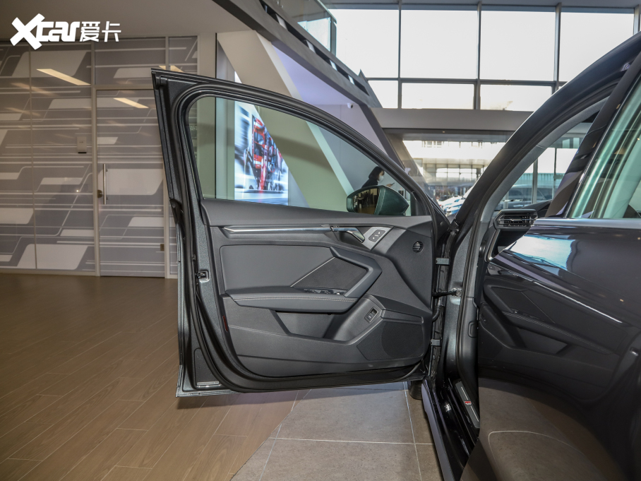 2022?yun)WA3 Limousine A3L Limousine 35 TFSI r(sh)\(yn)(dng)