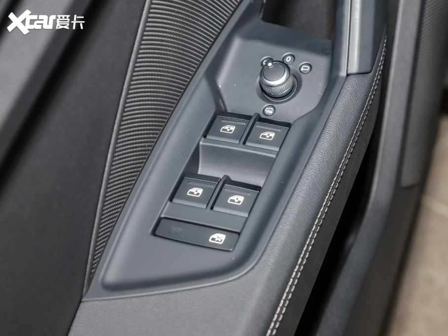 2022?yun)WA3 Limousine A3L Limousine 35 TFSI r(sh)\(yn)(dng)