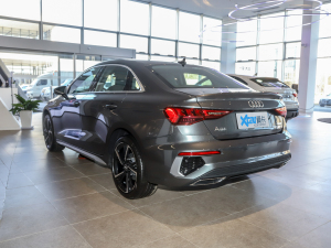 2022A3L Limousine 35 TFSI r\ 45