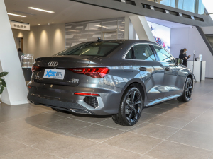 2022A3L Limousine 35 TFSI r\ Һ45