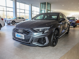 2022A3L Limousine 35 TFSI r\ ǰ45