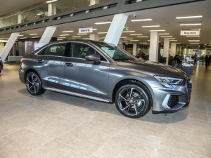 2022A3L Limousine 35 TFSI r\ w^