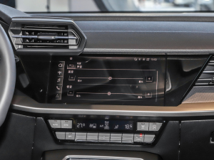 2022A3L Limousine 35 TFSI r\ {