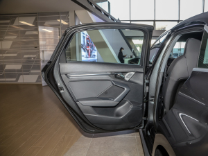 2022A3L Limousine 35 TFSI r\ ܇T