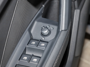 2022A3L Limousine 35 TFSI r\ п؅^