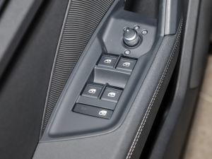 2022A3L Limousine 35 TFSI r\ п؅^