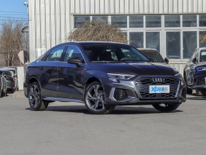 2022A3L Limousine 35 TFSI A\ ǰ45