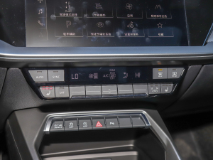 2022A3L Limousine 35 TFSI A\ {{