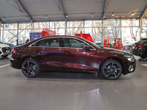 2022A(y)3L Limousine 35 TFSI r (c)ң