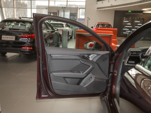 2022A3L Limousine 35 TFSI r {λ܇T