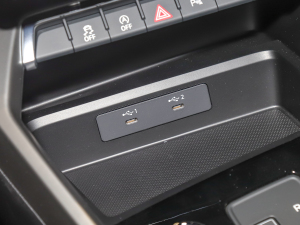 2022A3L Limousine 35 TFSI r п؅^