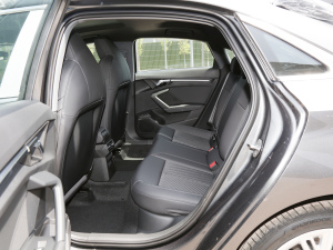 2022A3L Limousine 35 TFSI r ſg