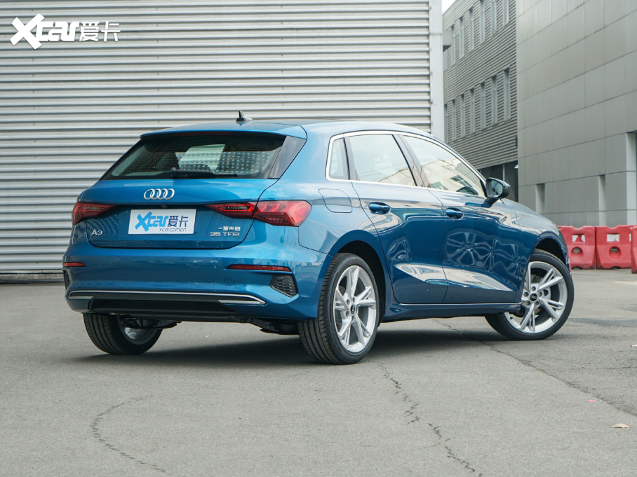 2022WA3 Sportback 35 TFSI r